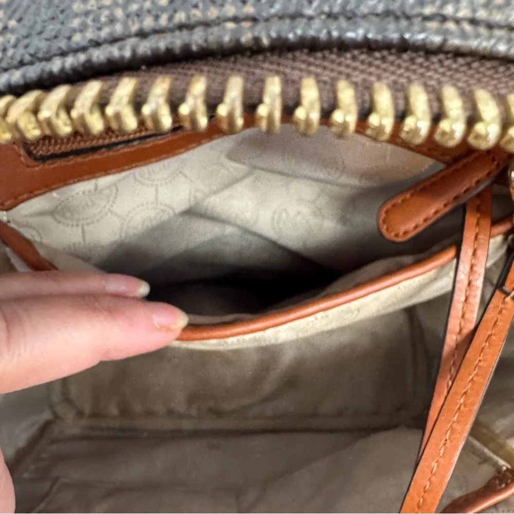 Michael Kors Jet Set Signature Backpack Brown - Picture 12 of 14